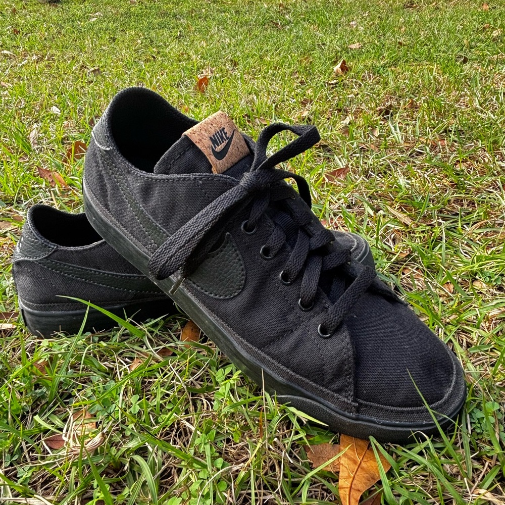 Nike Men's Black Sneakers with Tan Accents